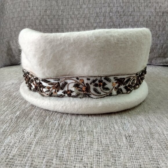 Vintage Winter White Wool Hat with Beaded Ribbon Band Made in Italy - Picture 9 of 9
